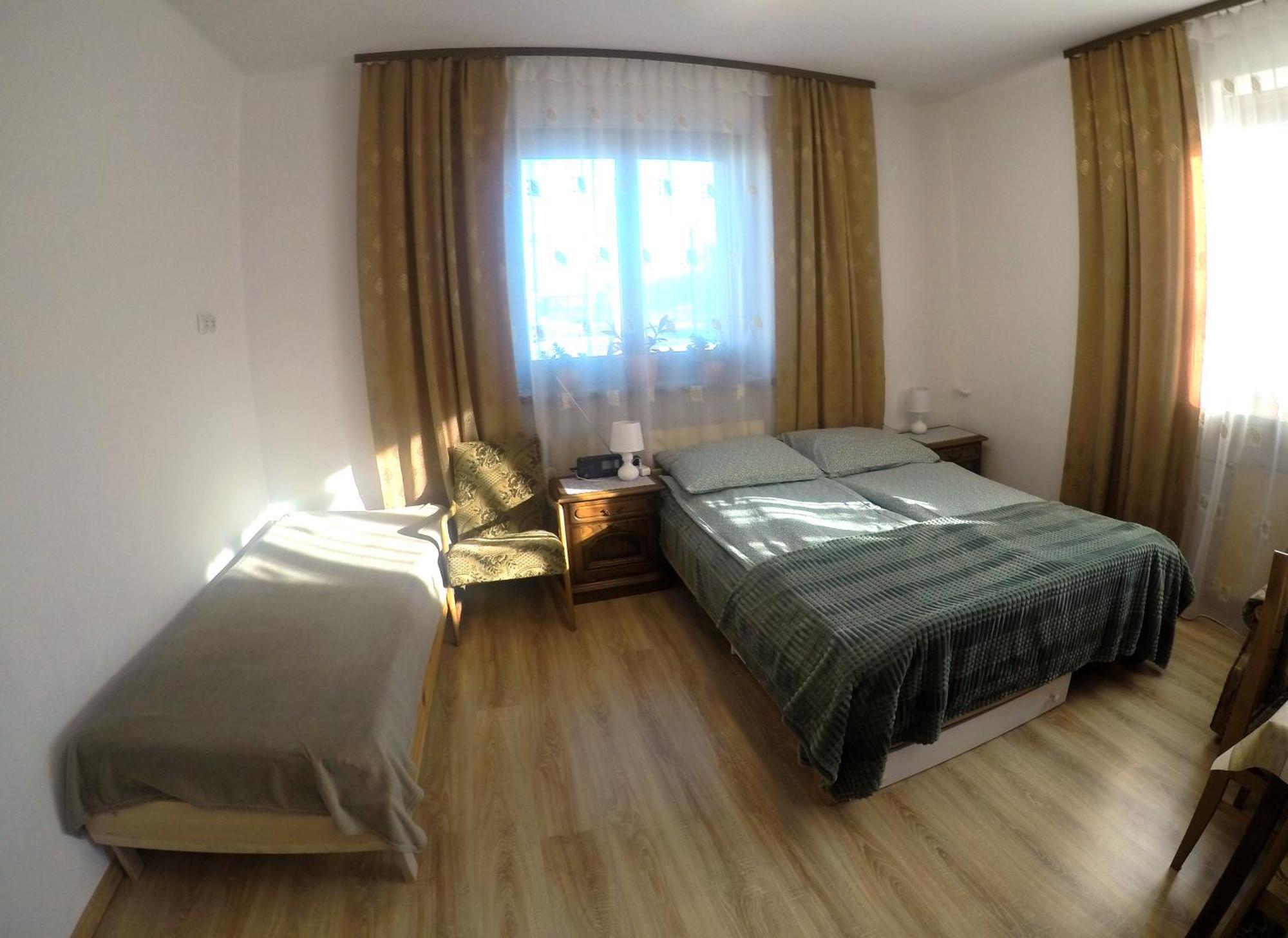 Pokoje Goscinne, Mieszkanie Na Wynajem W Swidniku K Lublina Exterior photo